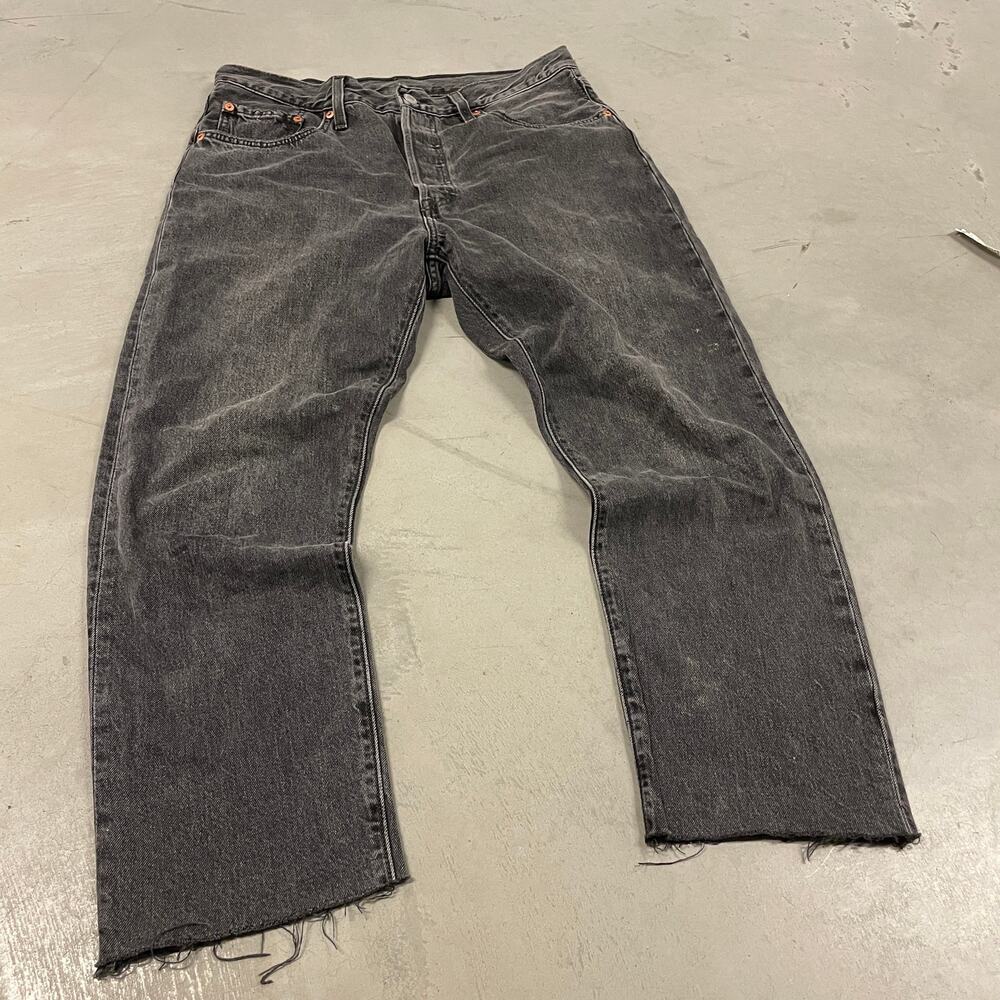 y2k Levi’s 501 button fly Cropped jeans 31x26
